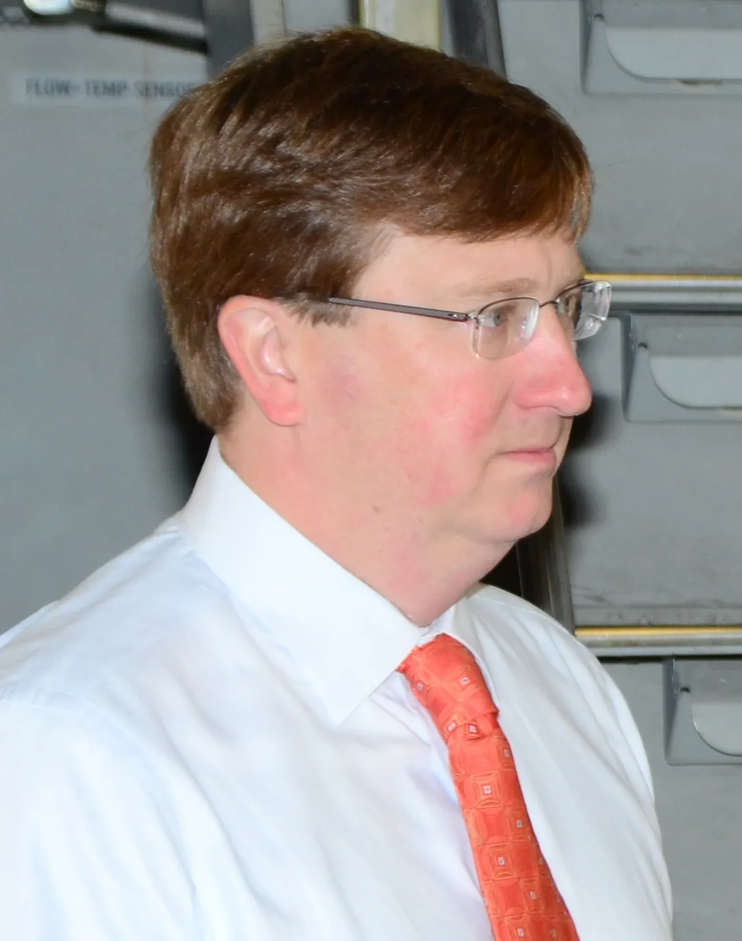 Official portrait of Tate Reeves.